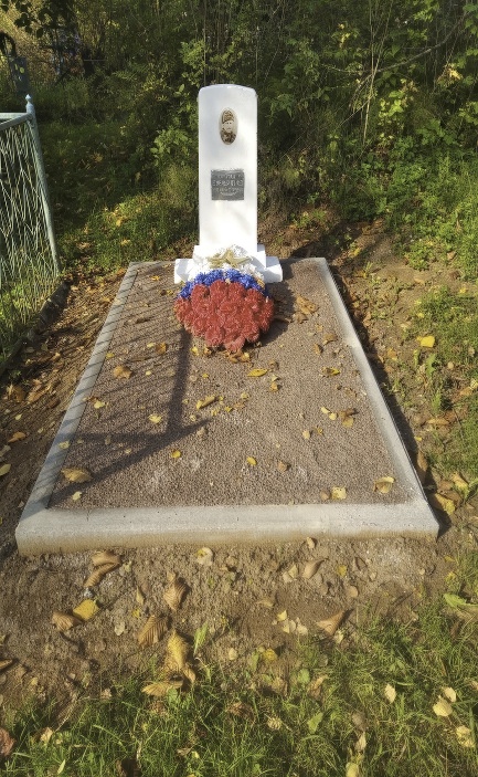 Могила В. Емельянова, погибшего в годы Великой Отечественной войны